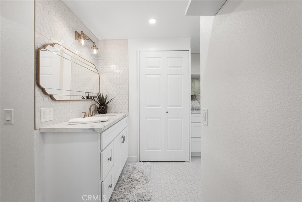 2338 Avenida Sevilla N