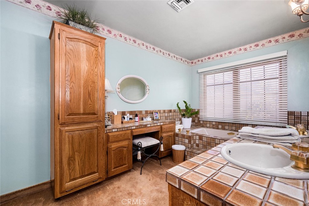 10253 Hopeland