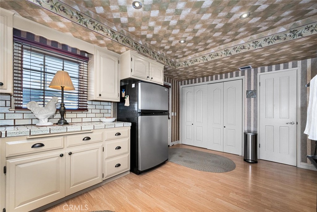 10253 Hopeland