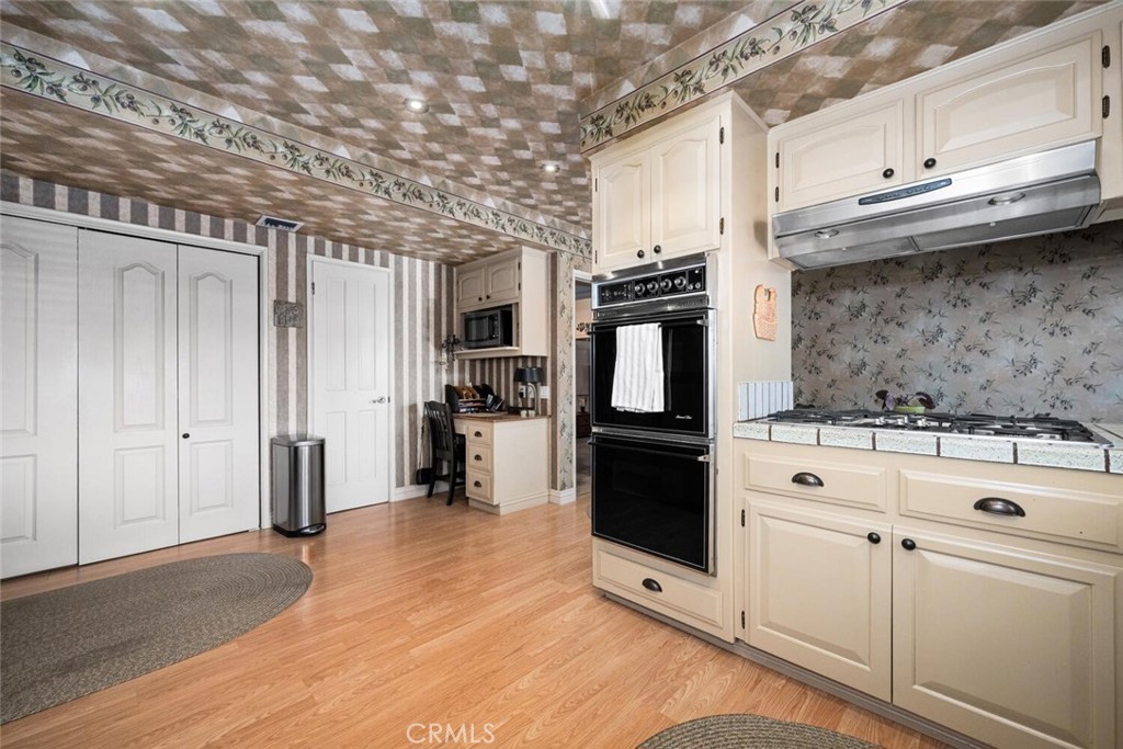 10253 Hopeland
