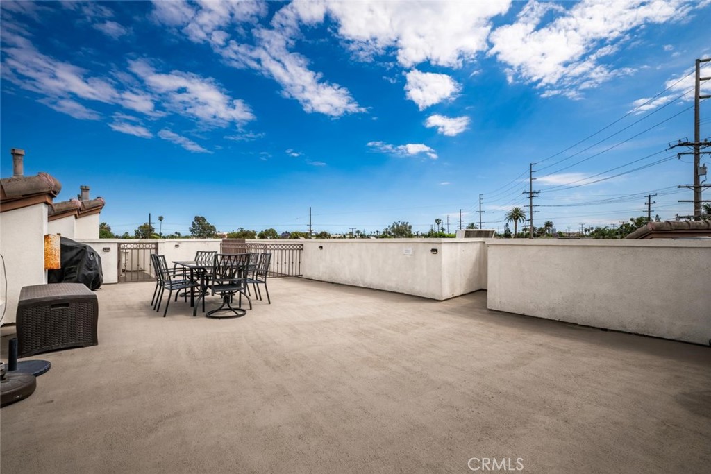 1030 Loma Avenue 107
