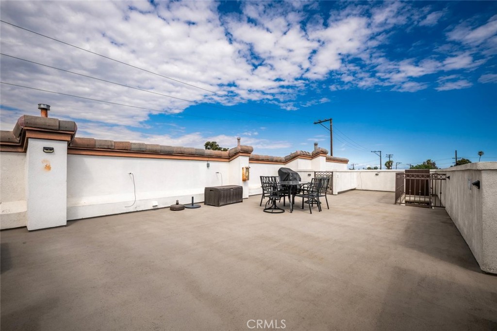 1030 Loma Avenue 107