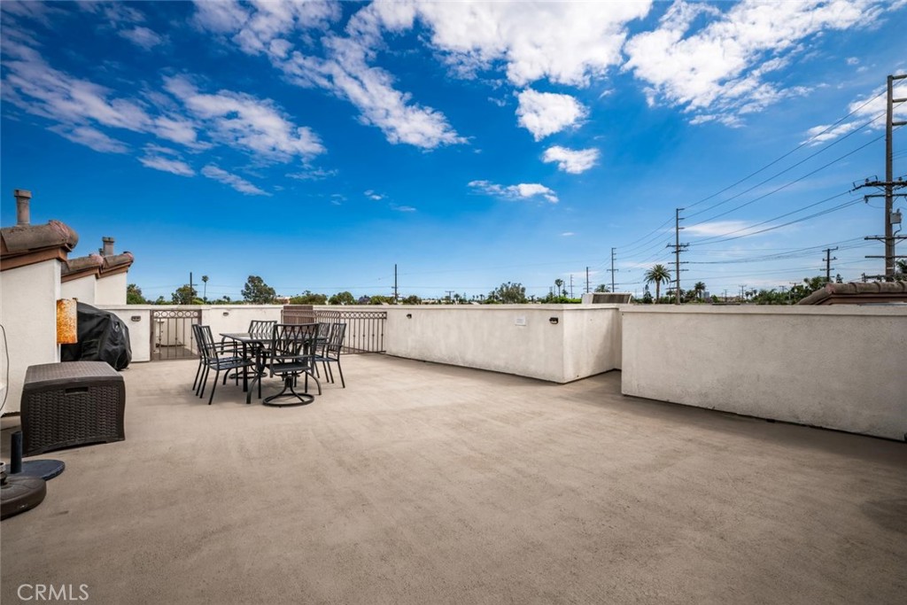1030 Loma Avenue 107