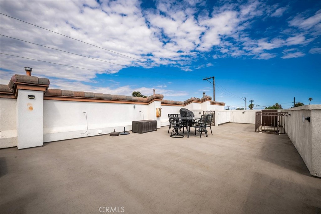 1030 Loma Avenue 107