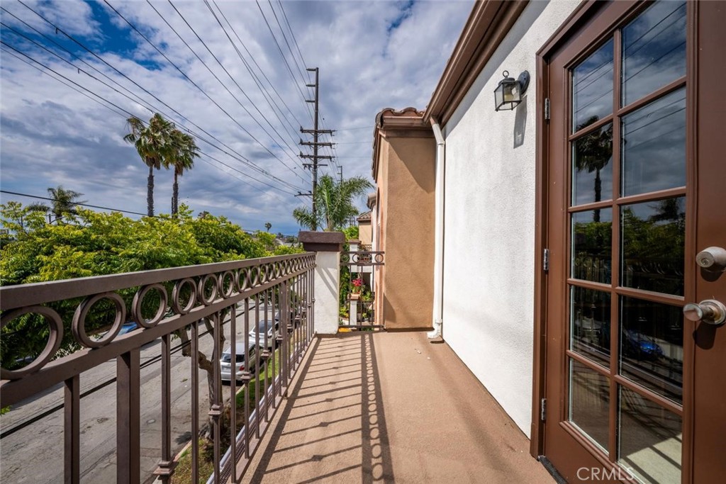1030 Loma Avenue 107
