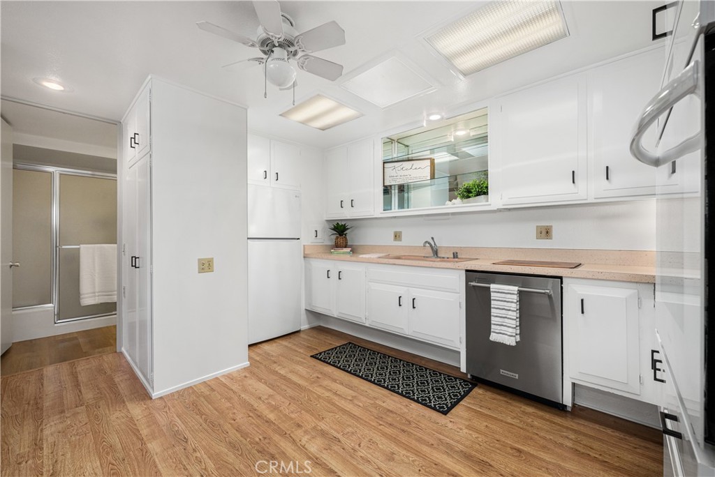 1562 Golden Rain Road NE 44G