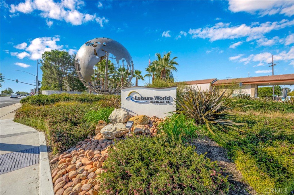 1562 Golden Rain Road NE 44G