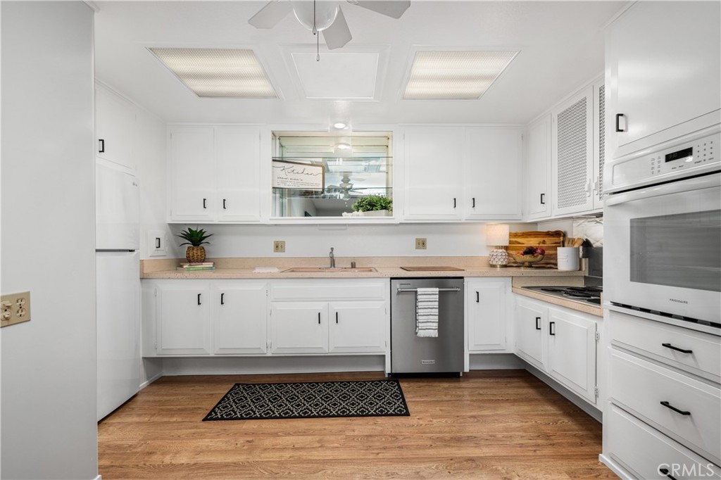 1562 Golden Rain Road NE 44G