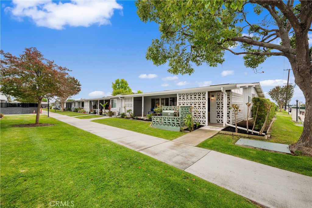 1562 Golden Rain Road NE 44G