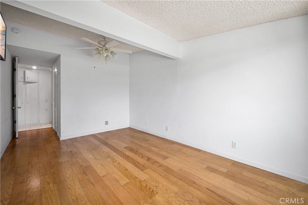 1522 Merion Way E 33J