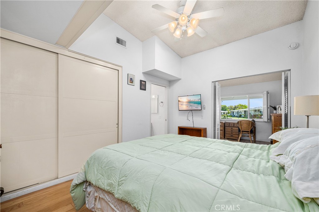 1522 Merion Way E 33J