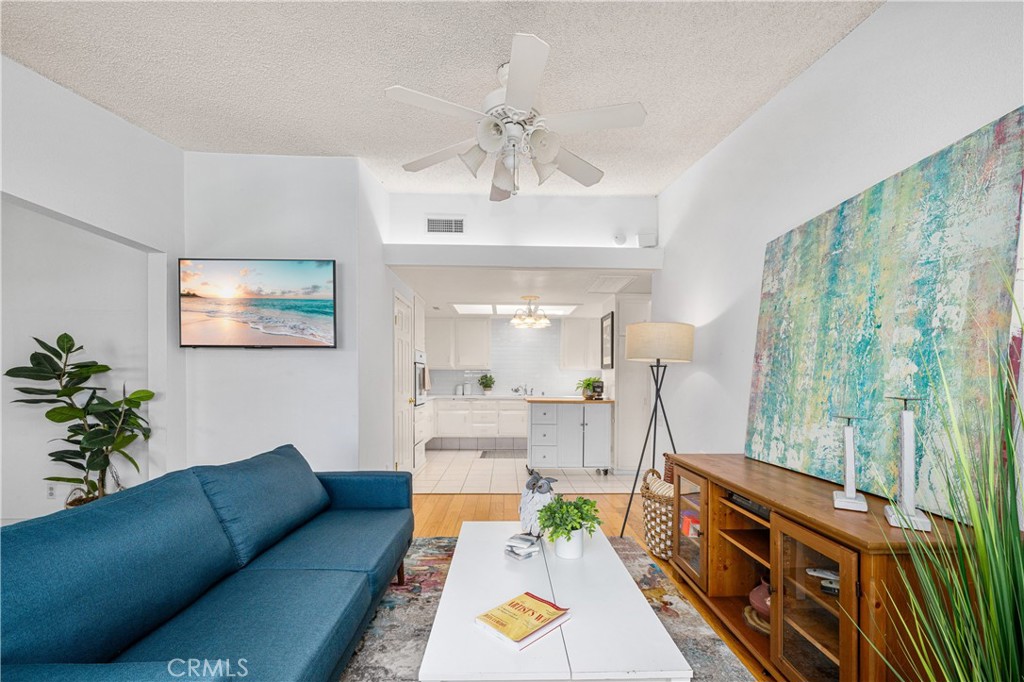 1522 Merion Way E 33J