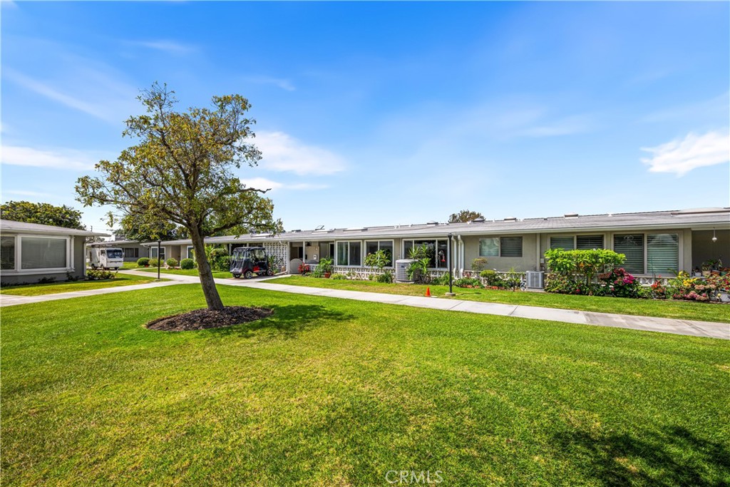 1522 Merion Way E 33J
