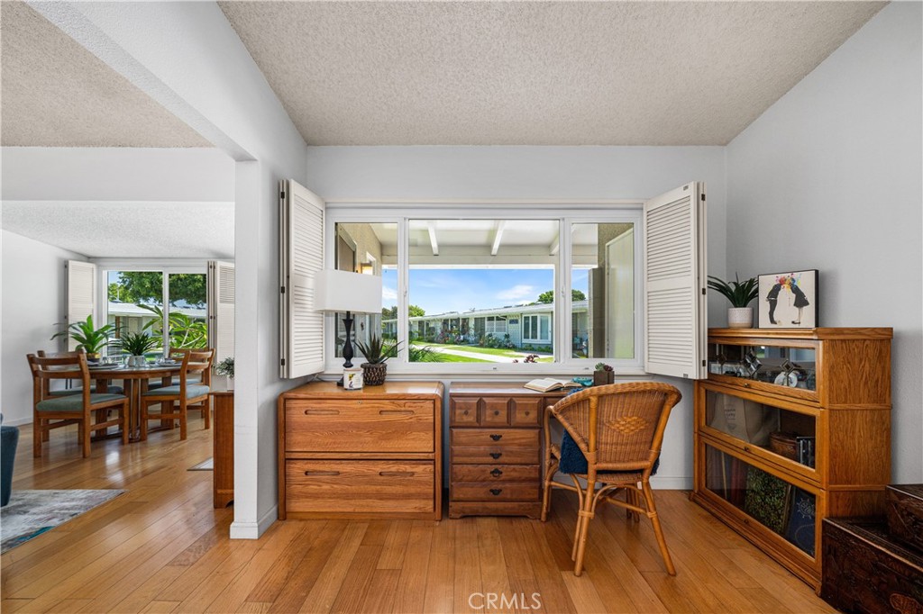 1522 Merion Way E 33J
