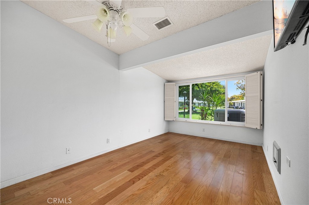 1522 Merion Way E 33J