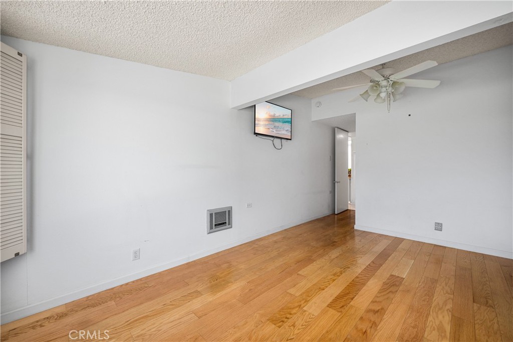 1522 Merion Way E 33J