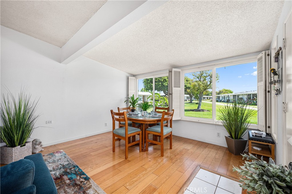 1522 Merion Way E 33J