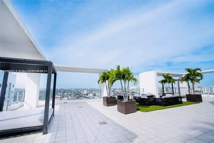 1010 SW 2nd Ave Unit: PH02