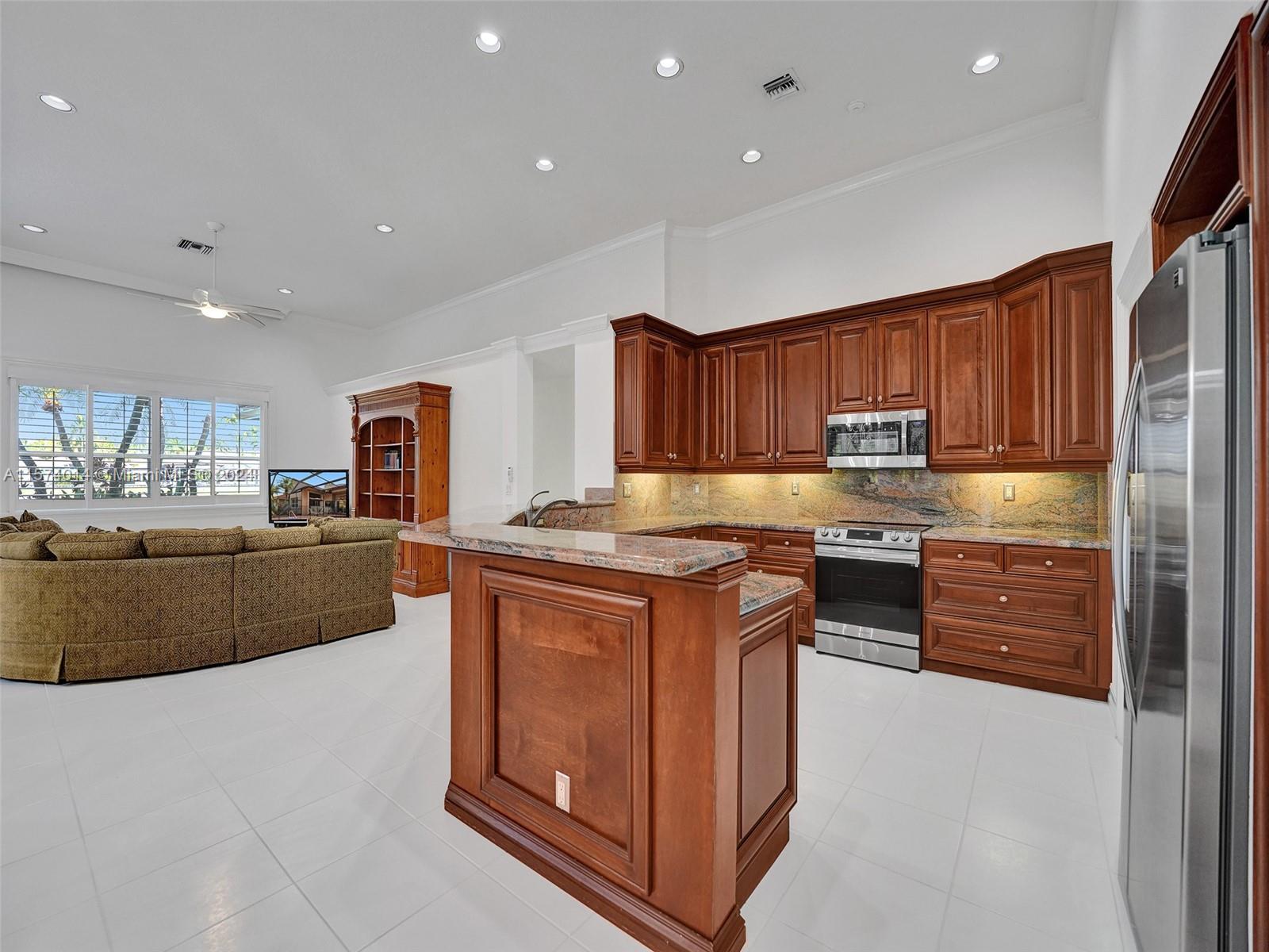 2523 Golf View Dr
