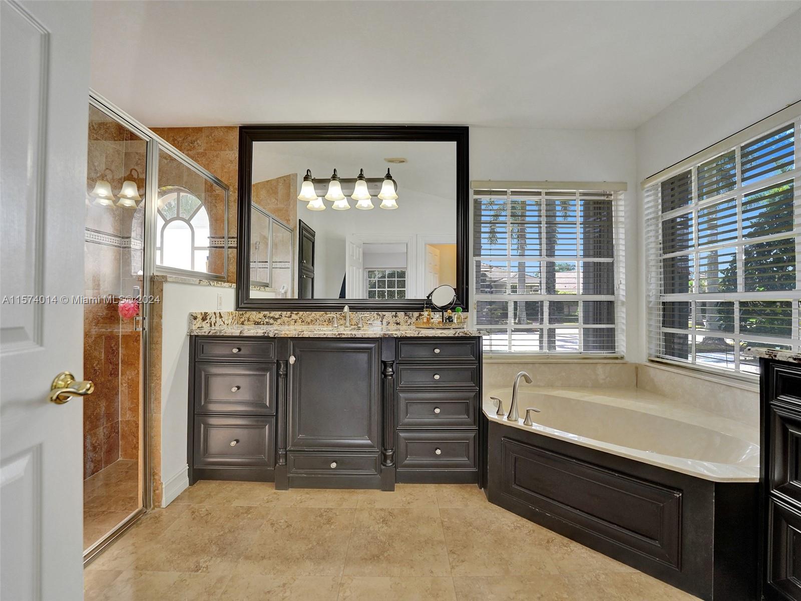 2523 Golf View Dr
