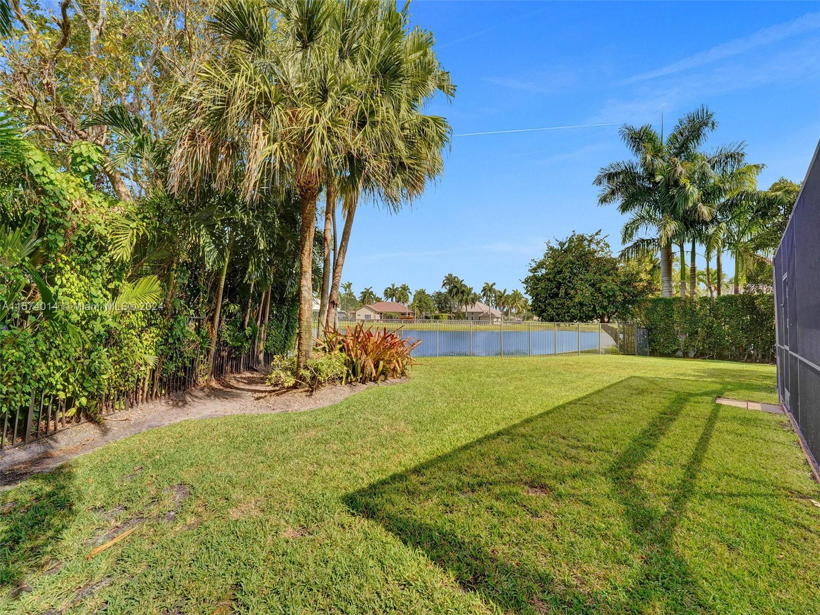 2523 Golf View Dr