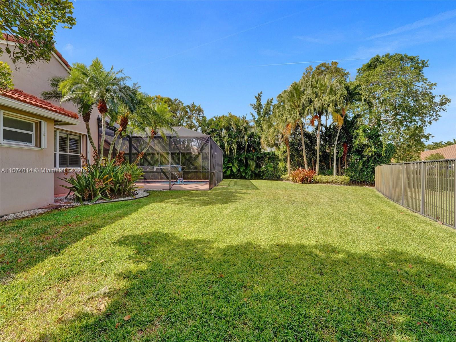 2523 Golf View Dr