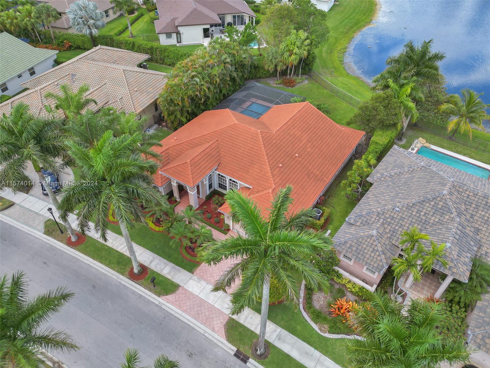 2523 Golf View Dr