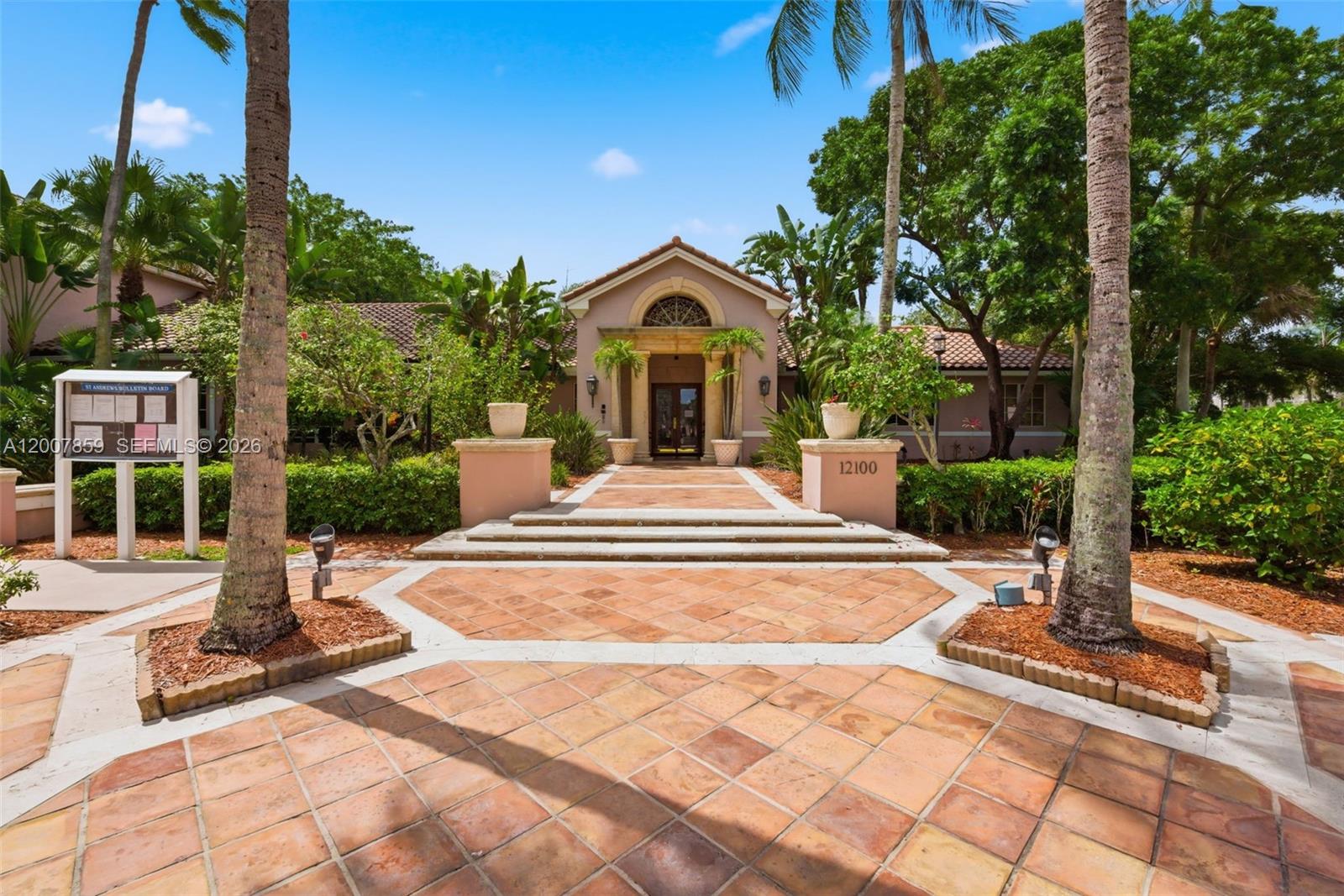 12124 Saint Andrews Pl # 201