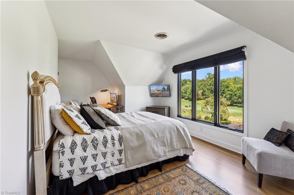 5302 Rockingham Road E