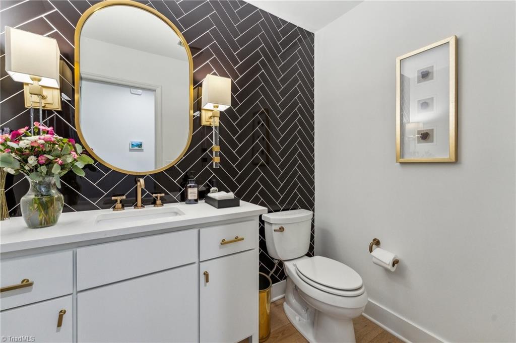 5302 Rockingham Road E