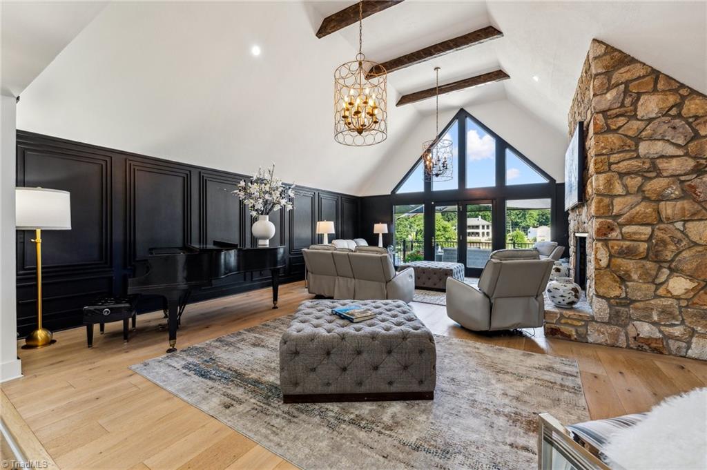 5302 Rockingham Road E