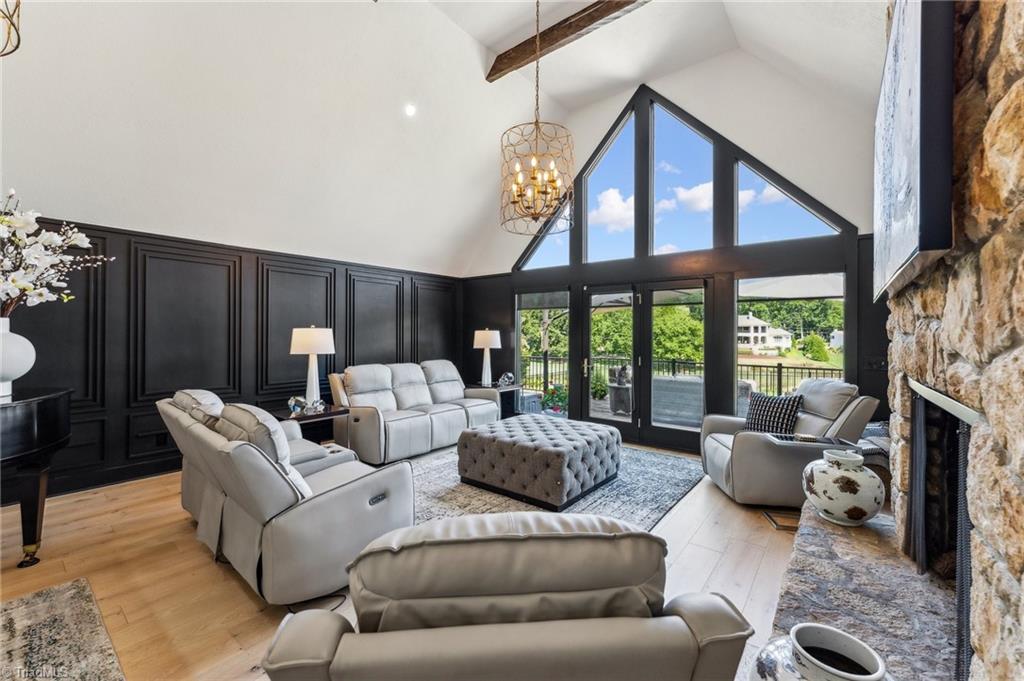 5302 Rockingham Road E