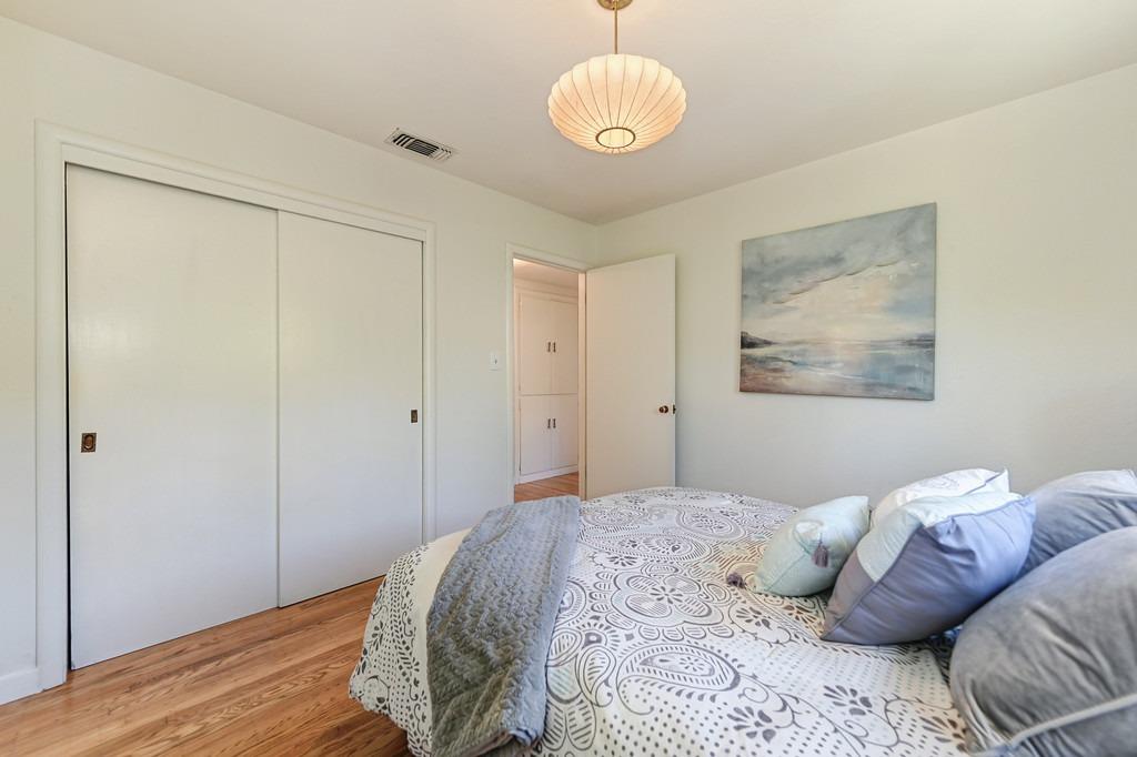 5304 Sampson Boulevard