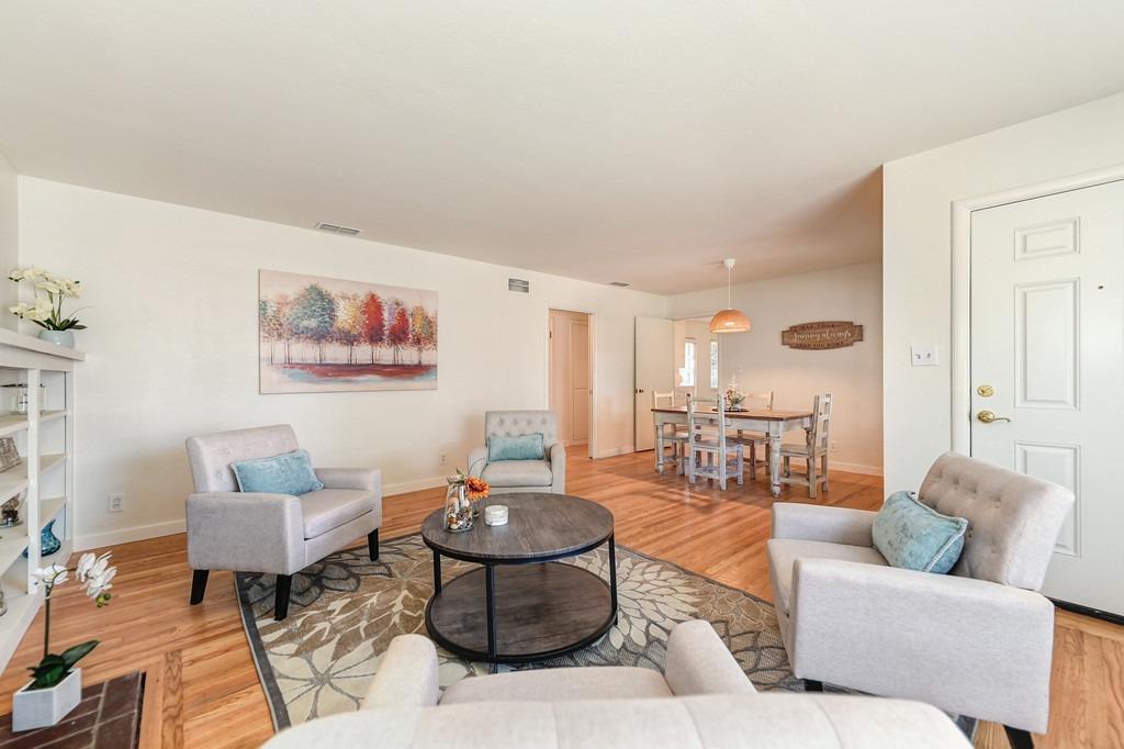 5304 Sampson Boulevard