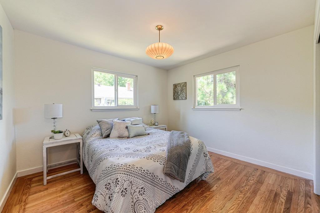 5304 Sampson Boulevard