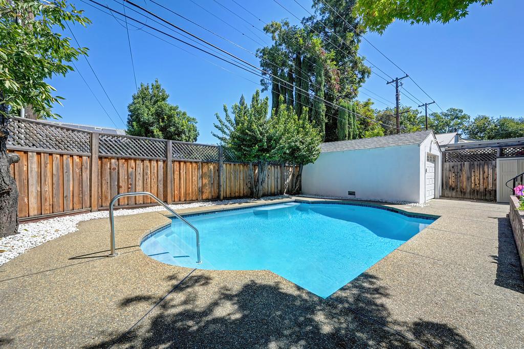4329 I Street