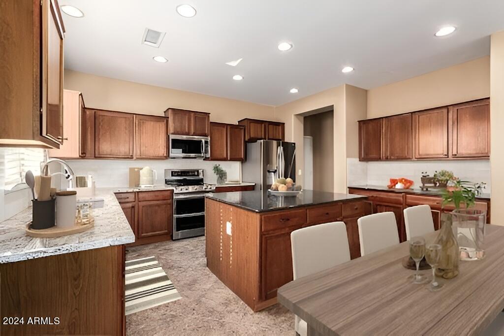 18121 W GOLDEN Lane