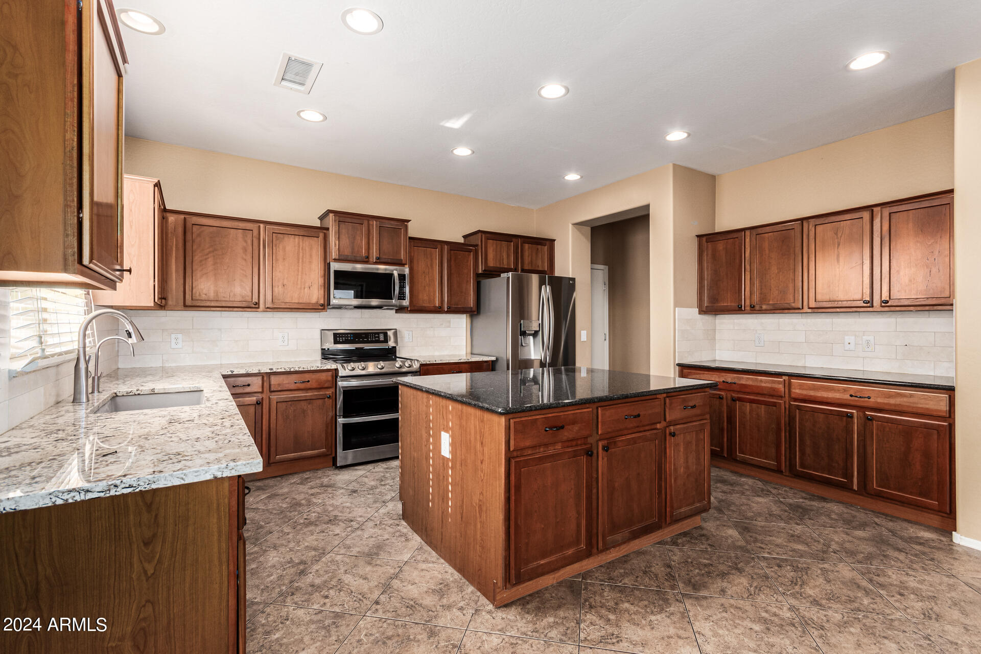 18121 W GOLDEN Lane