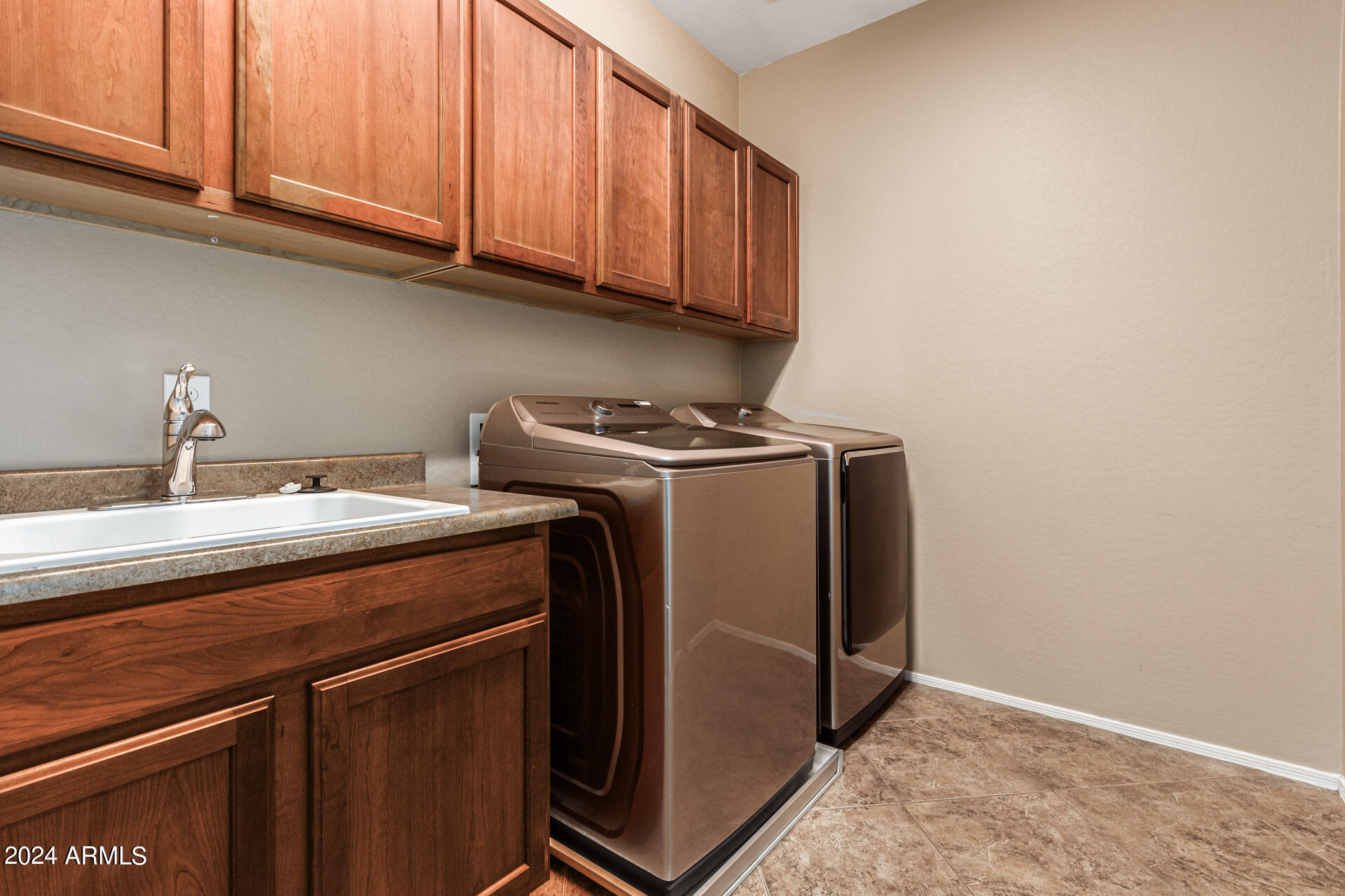 18121 W GOLDEN Lane
