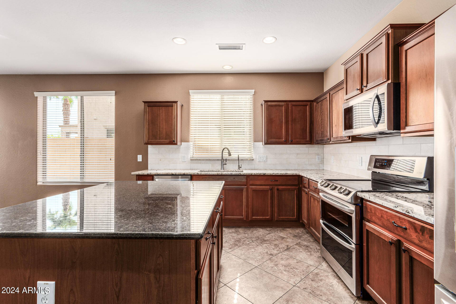 18121 W GOLDEN Lane