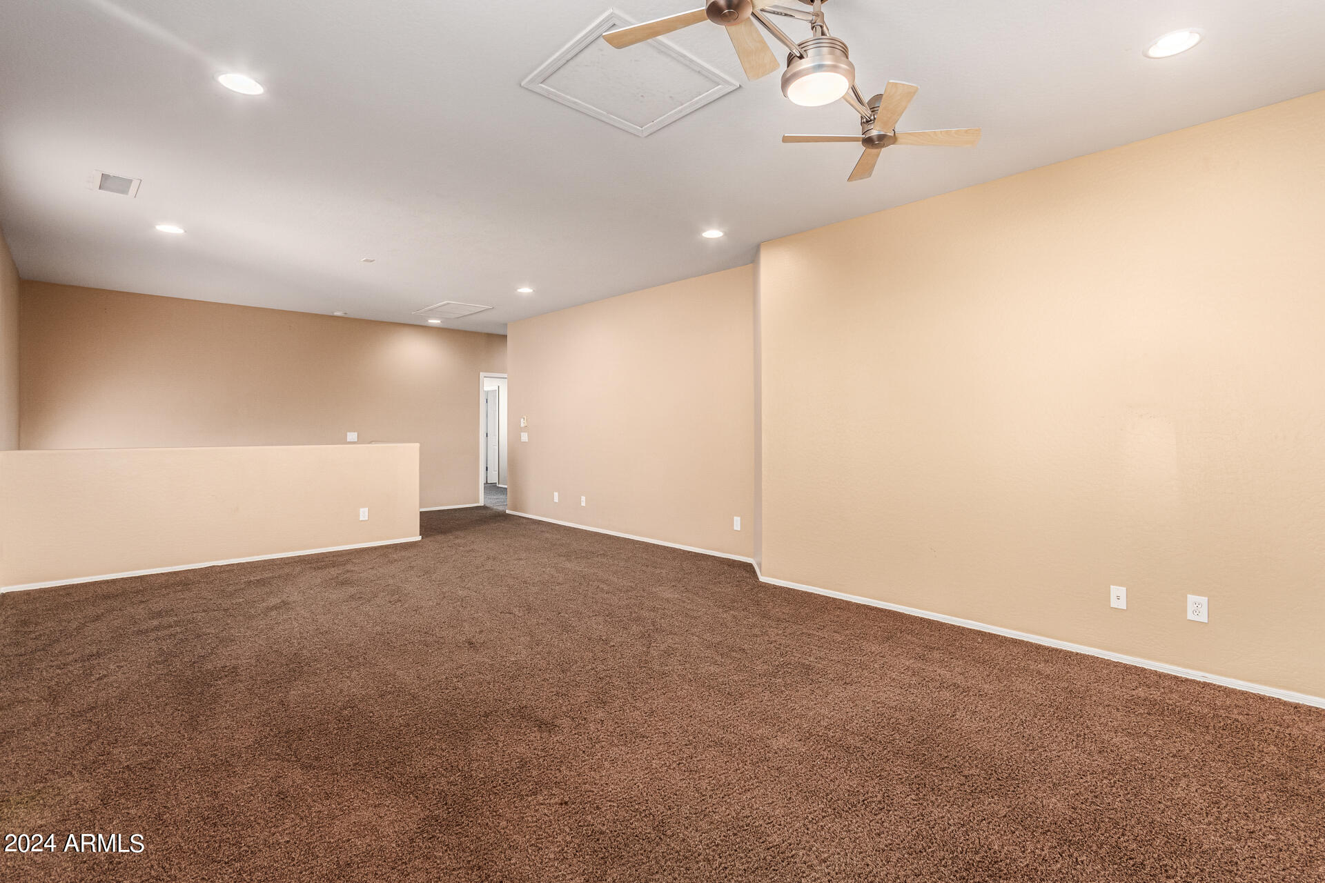 18121 W GOLDEN Lane