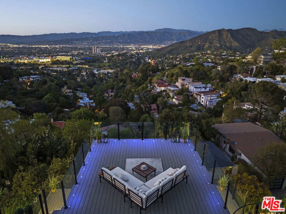 7308 Pacific View Dr