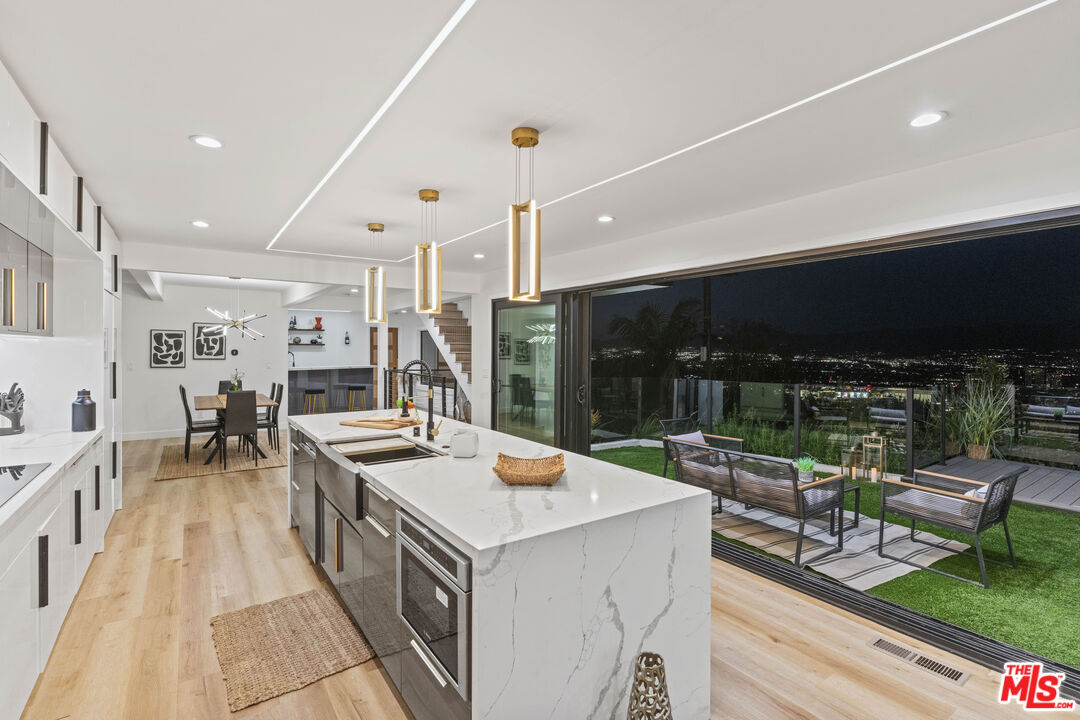 7308 Pacific View Dr