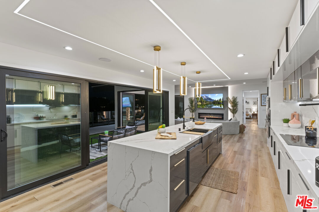 7308 Pacific View Dr
