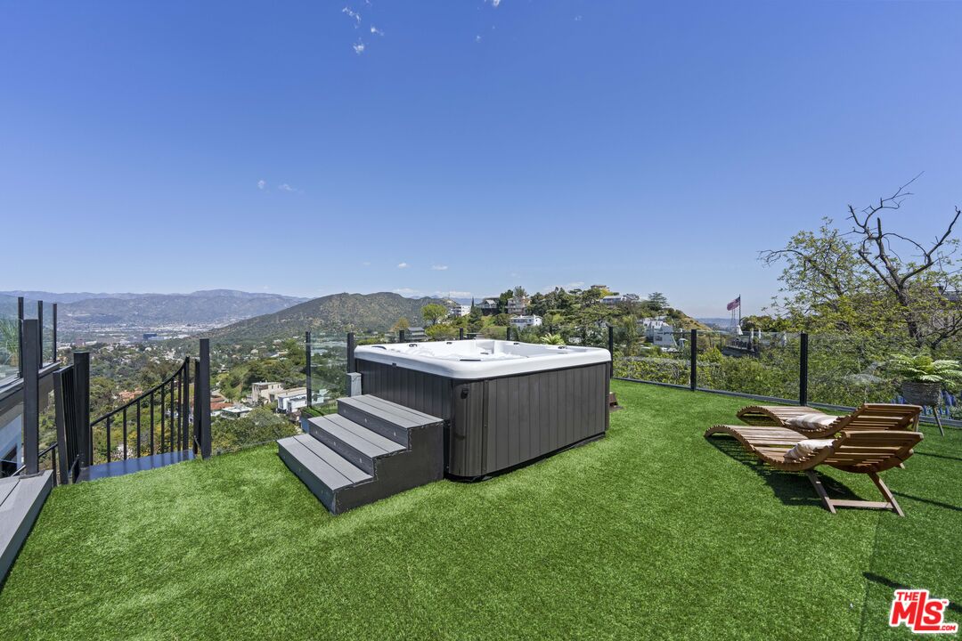 7308 Pacific View Dr