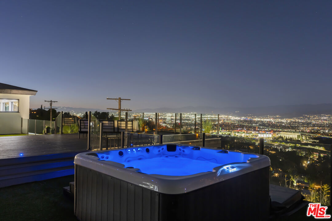 7308 Pacific View Dr