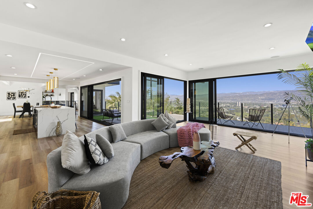 7308 Pacific View Dr