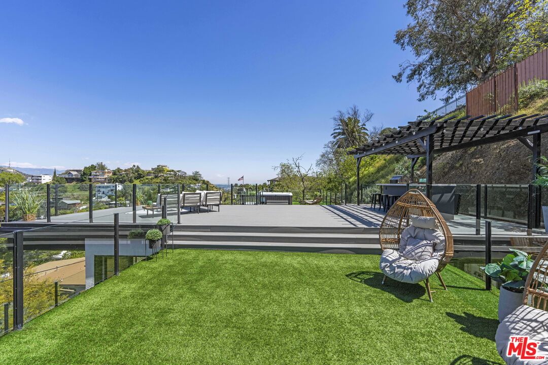 7308 Pacific View Dr