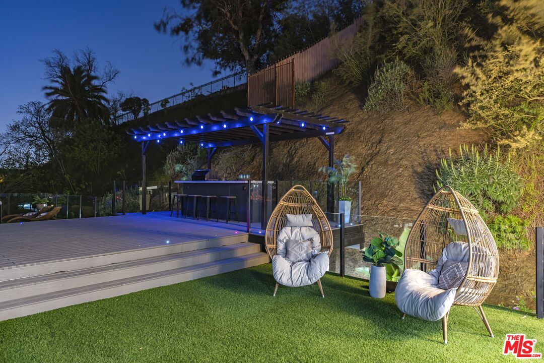 7308 Pacific View Dr