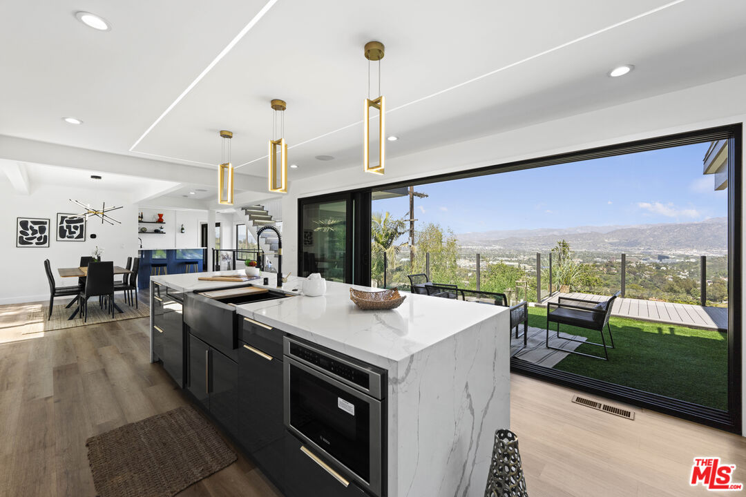 7308 Pacific View Dr